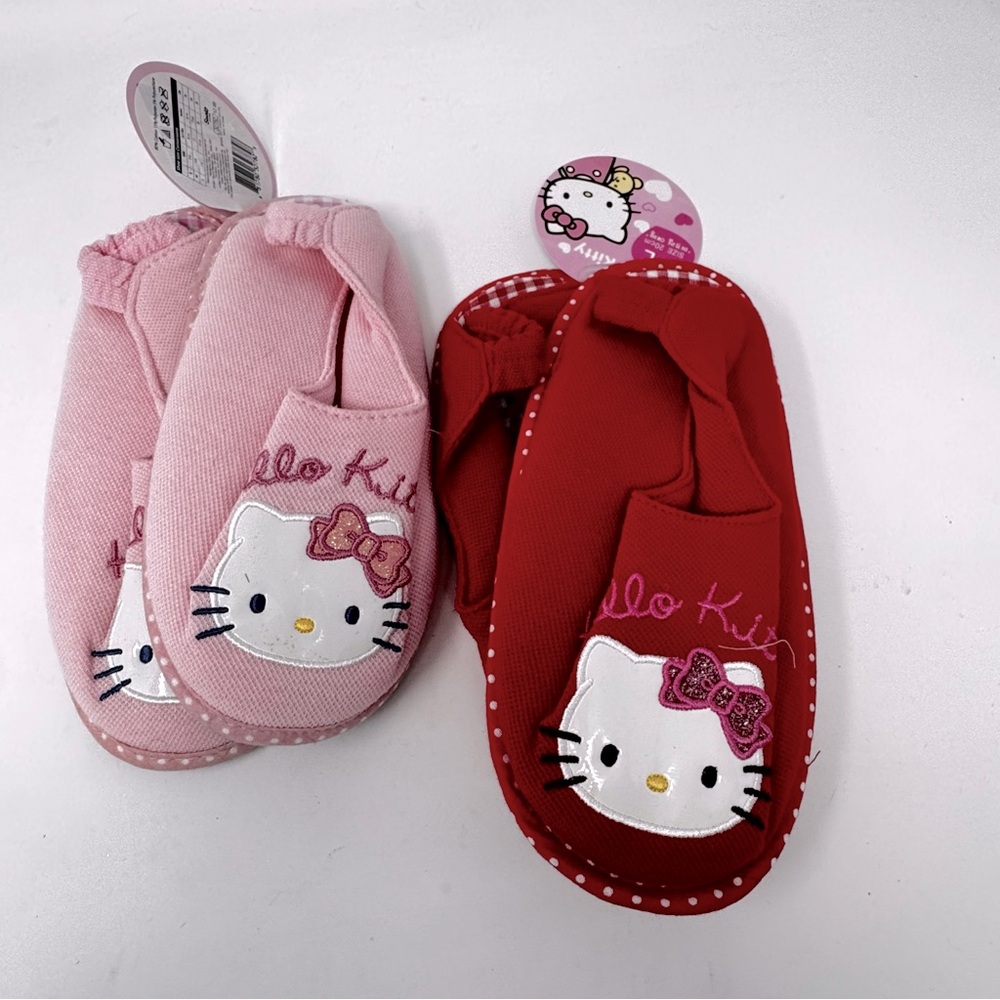 NWT 2 pair of pink and red Sanrio Hello Kitty kids slippers size large kids 13.5